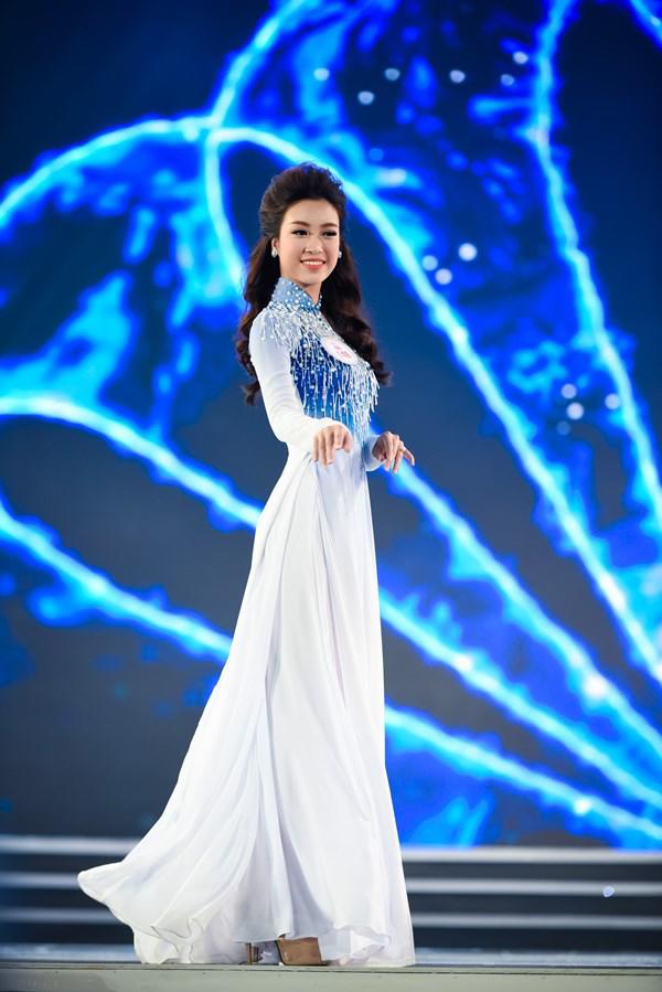 do my linh duoc fans khen la mot trong nhung hoa hau catwalk ao dai dep nhat vbiz - 1